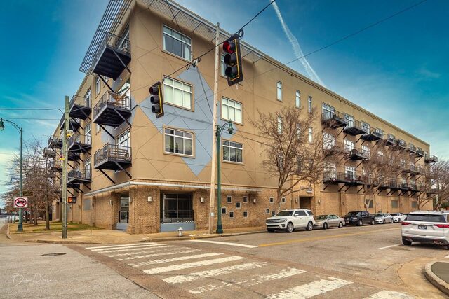 648 Riverside