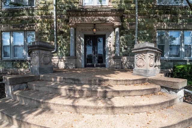 1116 Poplar