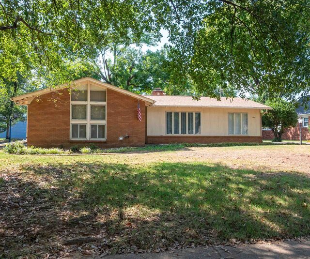 1601 Crestwood